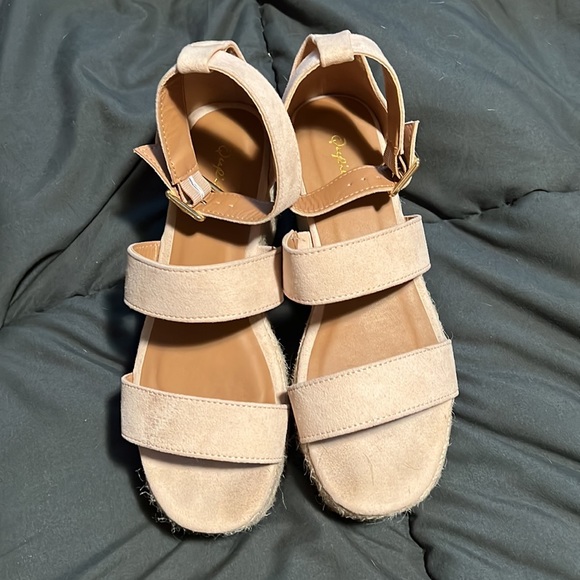 Platform Sandals - Picture 2 of 3